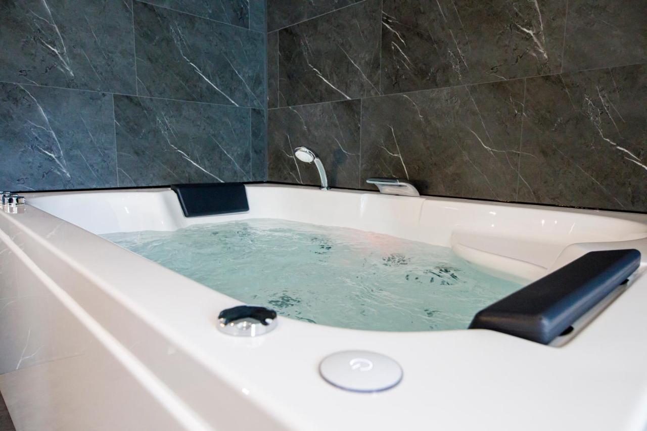 Spa & Detente - Suite Privee - Tours - Netflix Exteriör bild